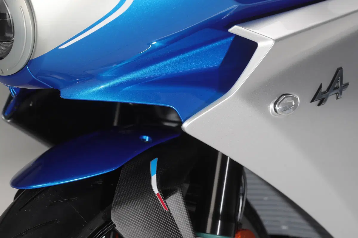 MV Agusta: Superveloce Alpine, serie limitata da 110 esemplari (7)