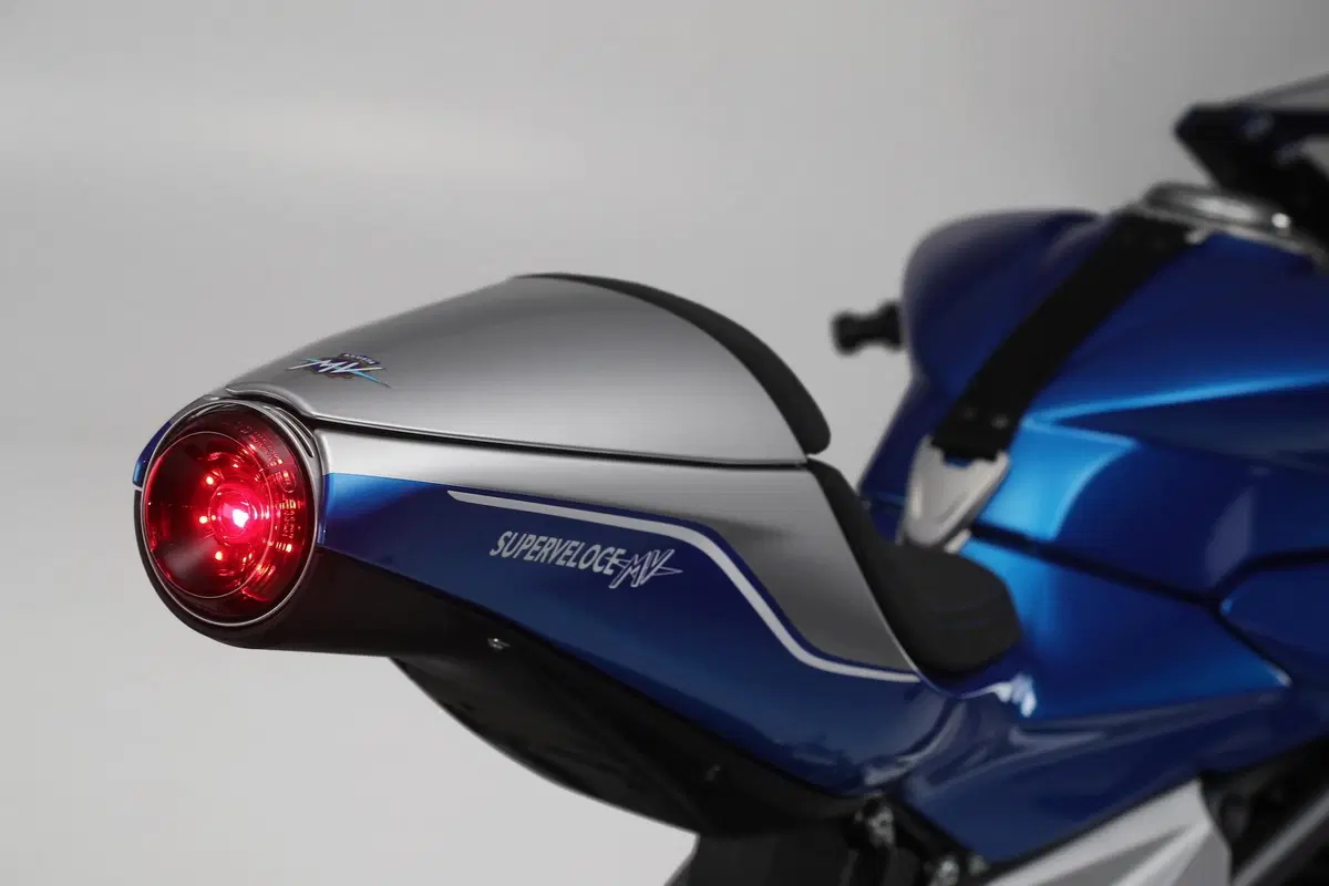 MV Agusta: Superveloce Alpine, serie limitata da 110 esemplari (11)