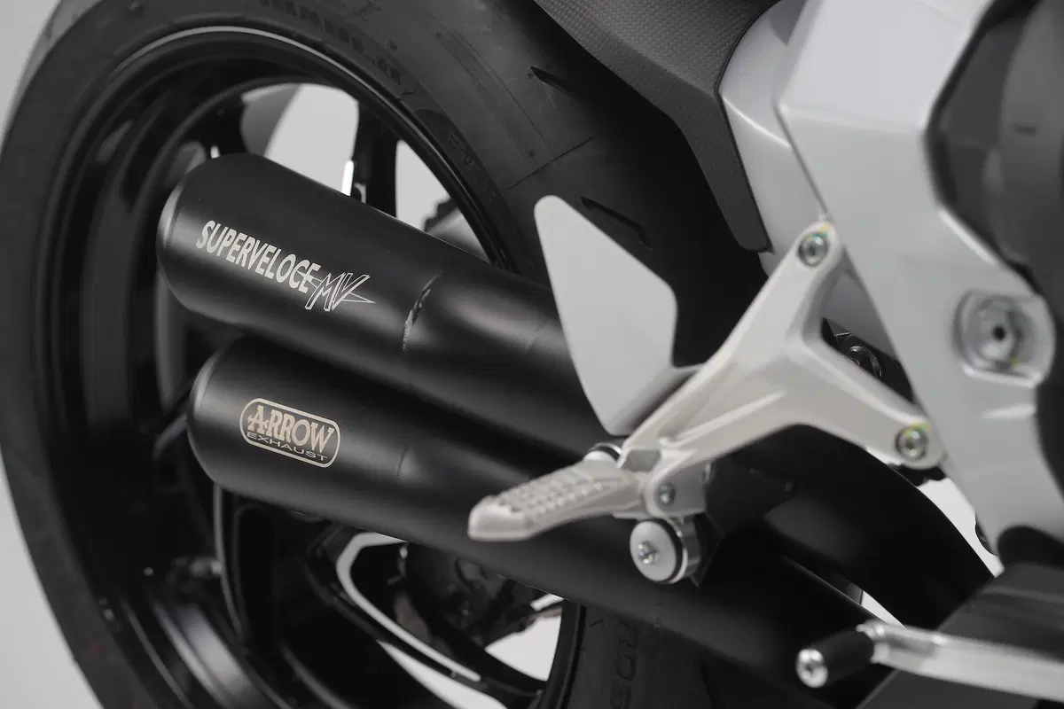 MV Agusta: Superveloce Alpine, serie limitata da 110 esemplari (15)