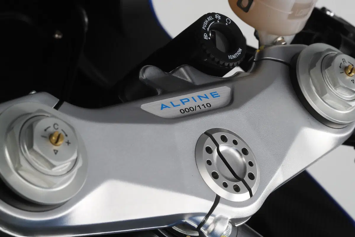 MV Agusta: Superveloce Alpine, serie limitata da 110 esemplari (21)