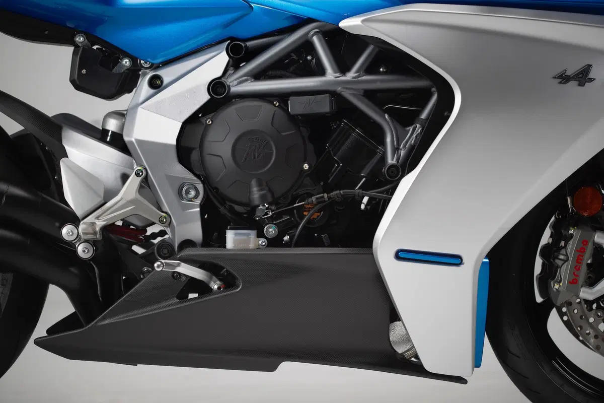 MV Agusta: Superveloce Alpine, serie limitata da 110 esemplari (24)