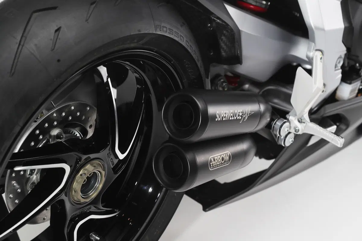 MV Agusta: Superveloce Alpine, serie limitata da 110 esemplari (26)
