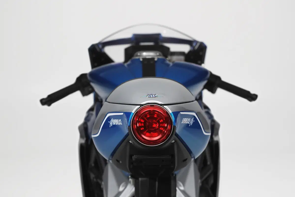 MV Agusta: Superveloce Alpine, serie limitata da 110 esemplari (28)