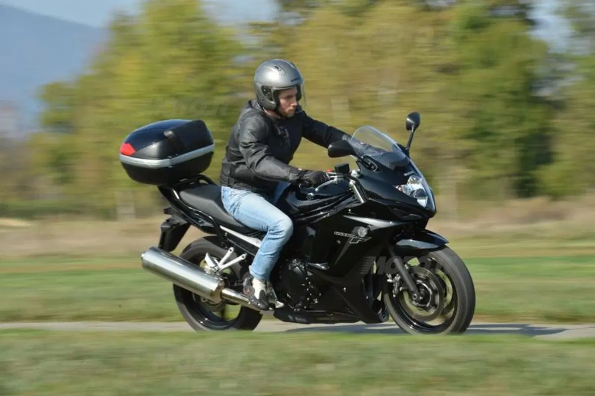 Suzuki GSX650FT: ancora più turistica in allestimento Traveller