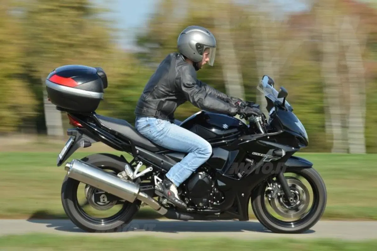 Suzuki GSX650FT: ancora più turistica in allestimento Traveller (2)