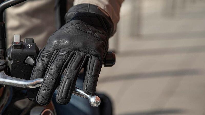 Inverno in moto: i migliori guanti