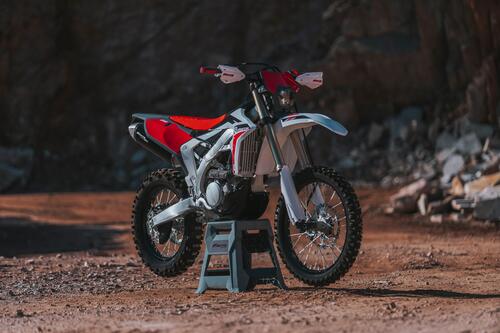 Arriva la Fantic XEF 250 Enduro 4T. Foto, dati e prezzo (3)