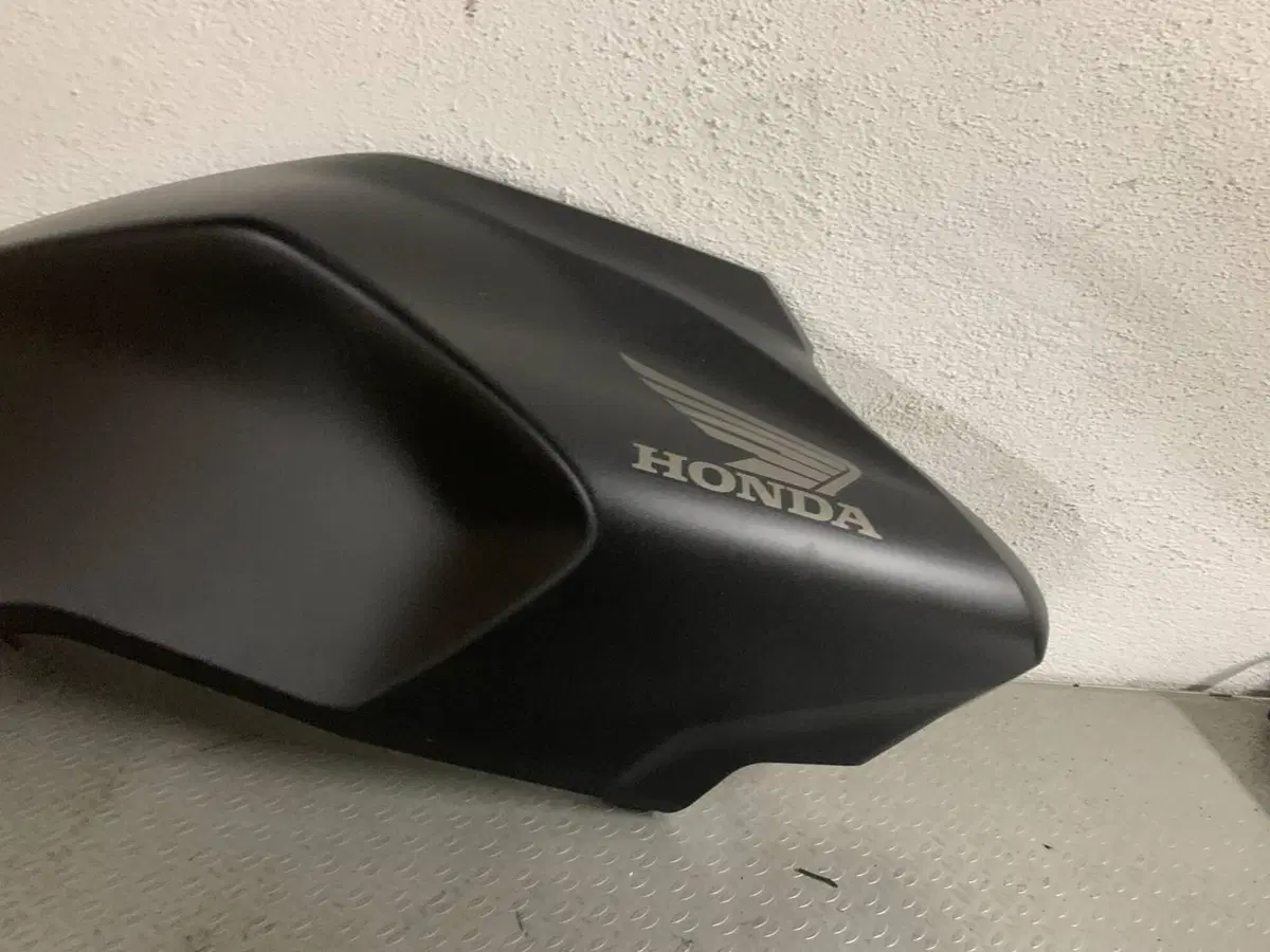 Carena serbatoio lato destro Honda CB 300 r CBF300 (4)