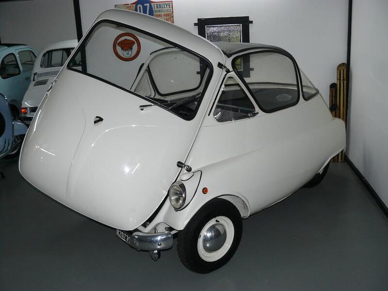 La Isetta &egrave; stata commercializzata a partire dal 1954 ma &egrave; rimasta in produzione per poco pi&ugrave; di un paio di anni soltanto. All&rsquo;estero &egrave; stata fabbricata su licenza con risultati di gran lunga migliori. La BMW la ha dotata di un motore proprio e ne ha costruiti circa 160.000 esemplari!