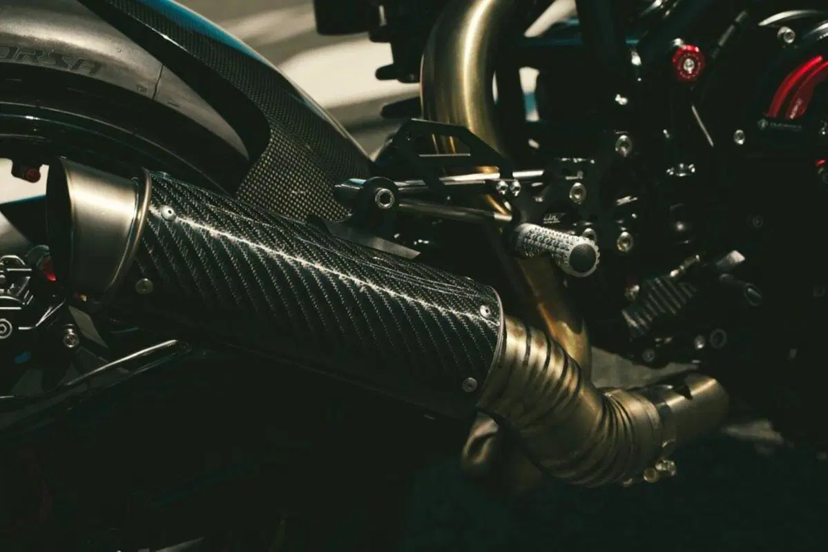 Ducati 999 Black Edition by Freeride: la riscossa del brutto anatroccolo (9)
