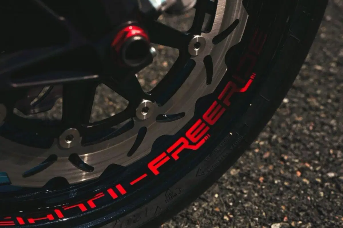 Ducati 999 Black Edition by Freeride: la riscossa del brutto anatroccolo (13)