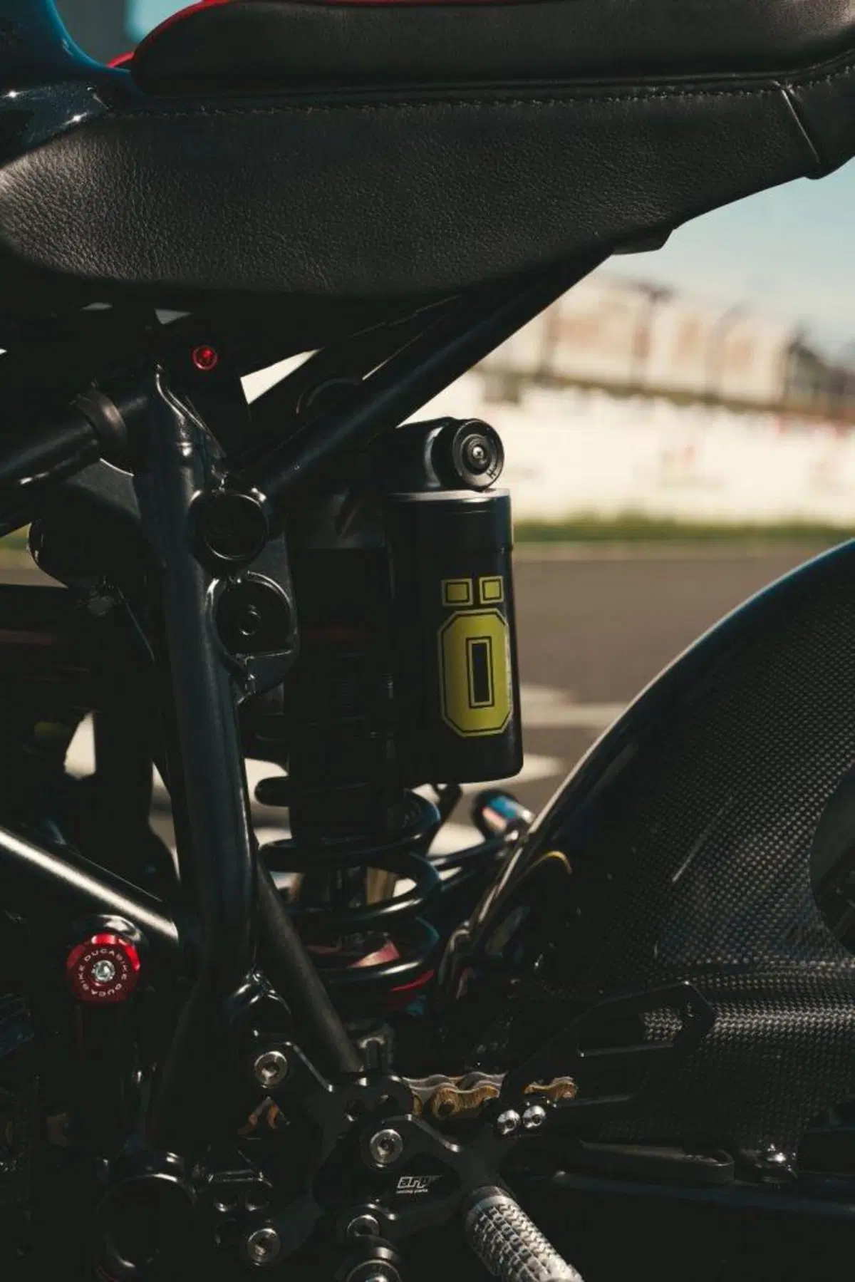 Ducati 999 Black Edition by Freeride: la riscossa del brutto anatroccolo (16)
