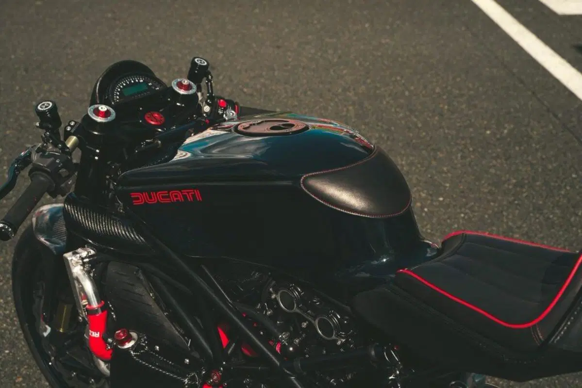 Ducati 999 Black Edition by Freeride: la riscossa del brutto anatroccolo (15)