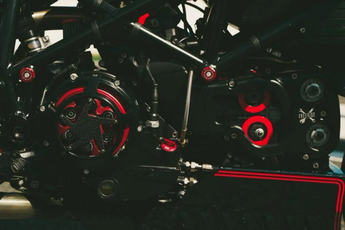 Ducati 999 Black Edition by Freeride: la riscossa del brutto anatroccolo (17)
