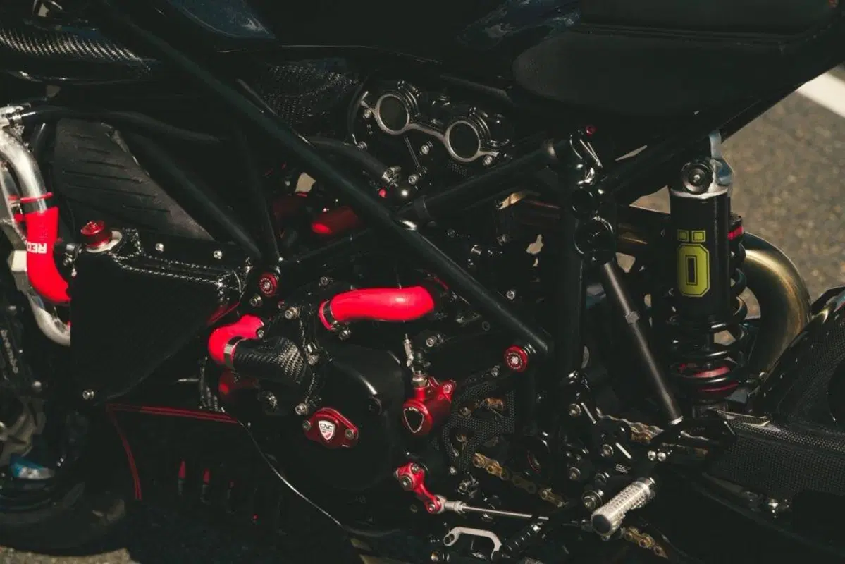 Ducati 999 Black Edition by Freeride: la riscossa del brutto anatroccolo (18)