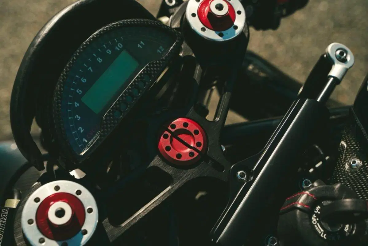 Ducati 999 Black Edition by Freeride: la riscossa del brutto anatroccolo (19)