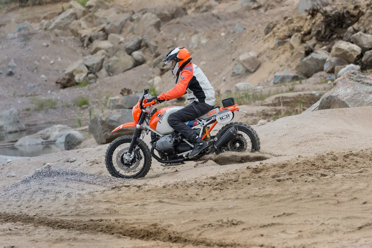 BMW Lac Rose, una G/S partendo dalla R nineT al Wheels and Waves (9)