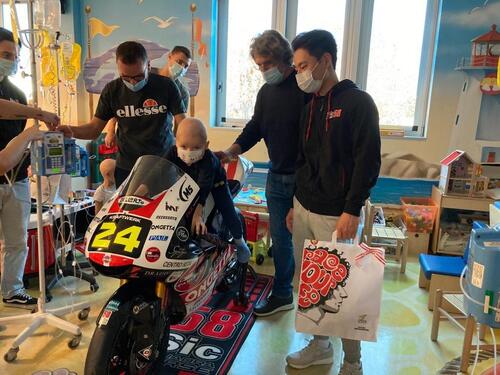 Il dono di Paolo Simoncelli e della SIC58 Squadra Corse ai bambini del Sant’Orsola [FOTOGALLERY] (6)