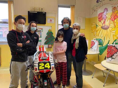 Il dono di Paolo Simoncelli e della SIC58 Squadra Corse ai bambini del Sant’Orsola [FOTOGALLERY] (9)