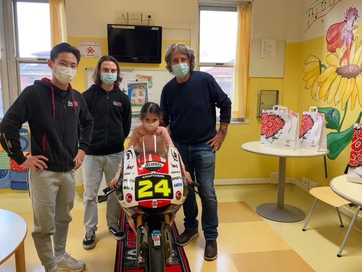 Il dono di Paolo Simoncelli e della SIC58 Squadra Corse ai bambini del Sant’Orsola [FOTOGALLERY] (14)