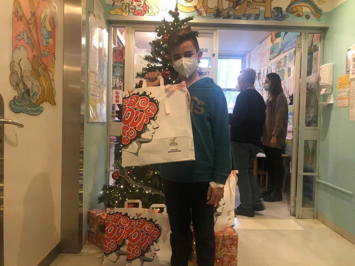 Il dono di Paolo Simoncelli e della SIC58 Squadra Corse ai bambini del Sant’Orsola [FOTOGALLERY] (15)
