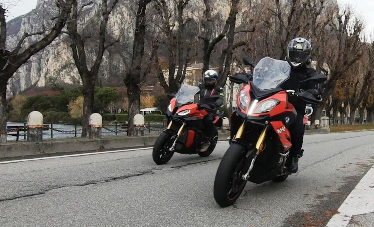 BMW S1000XR TEST: 2018 vs 2020, la nuova è davvero meglio? (3)