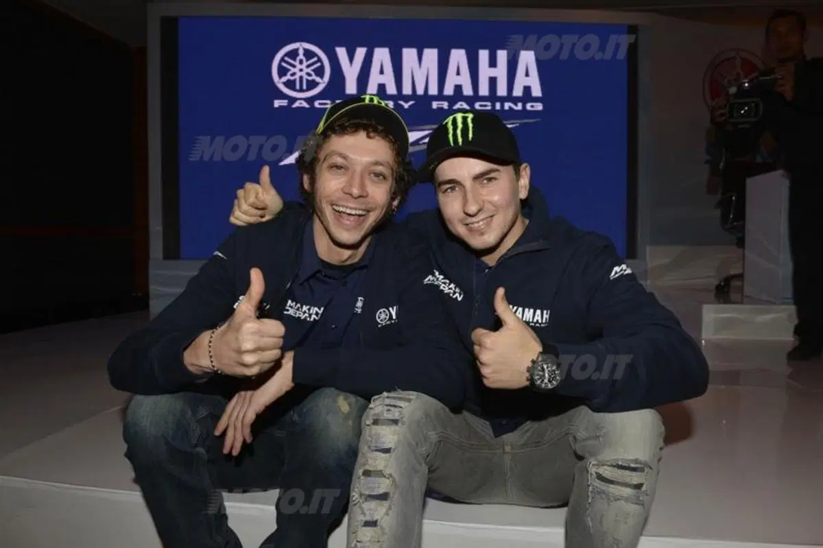 Rossi e Lorenzo compagni di squadra per la "prima" volta (4)