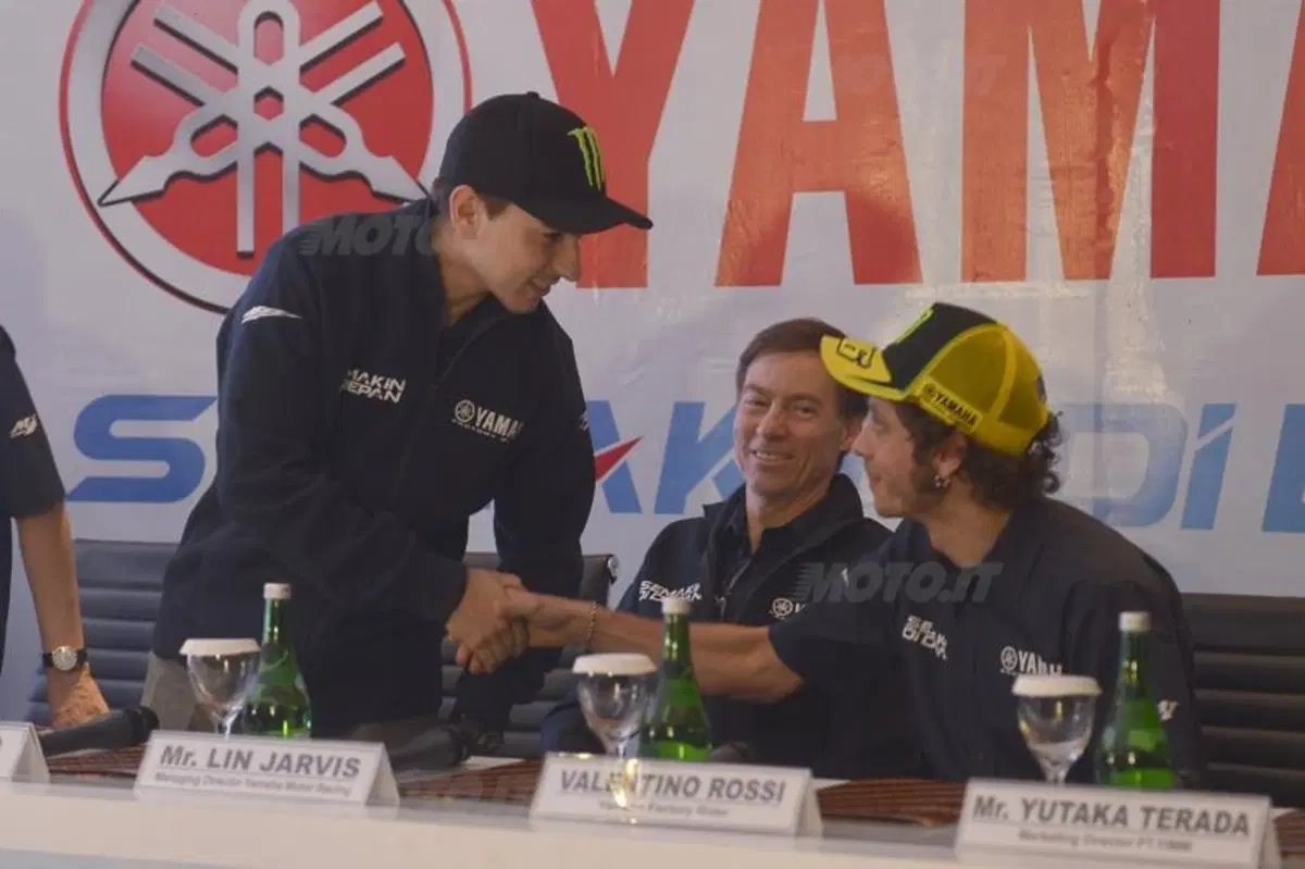 Rossi e Lorenzo compagni di squadra per la "prima" volta (11)