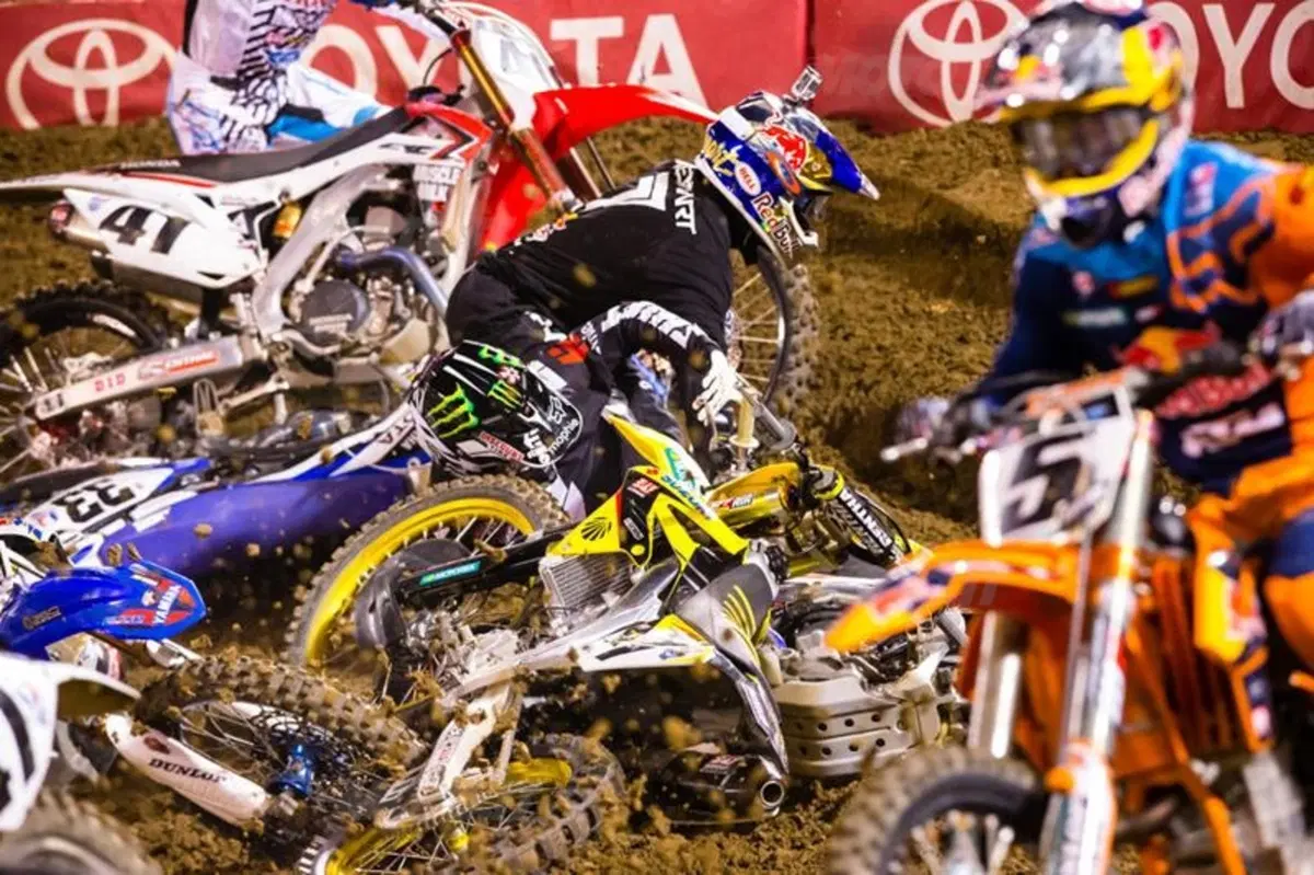 Ryan Villopoto conquista il Supercross di Oakland. In 250 vittoria di Roczen
