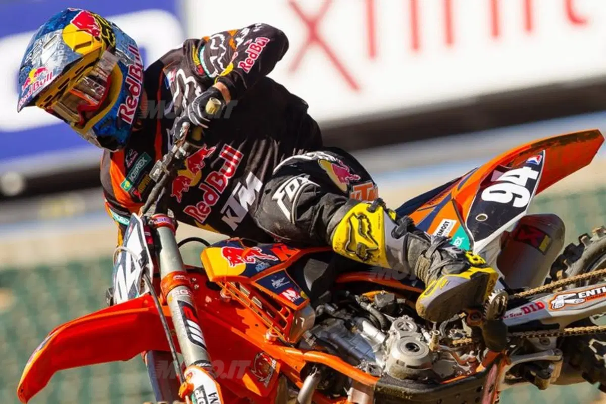Ryan Villopoto conquista il Supercross di Oakland. In 250 vittoria di Roczen (2)