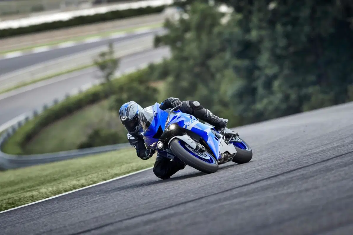 Yamaha YZF-R6 Race: la supersport perde la targa (3)