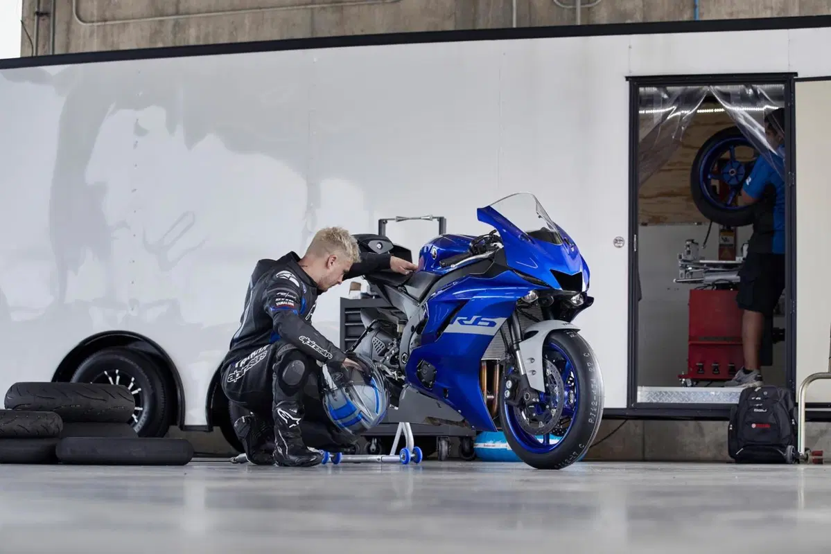 Yamaha YZF-R6 Race: la supersport perde la targa (5)