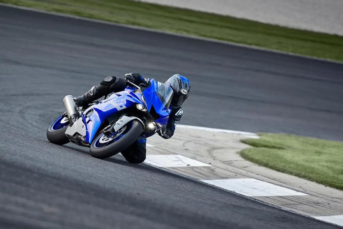 Yamaha YZF-R6 Race: la supersport perde la targa (7)