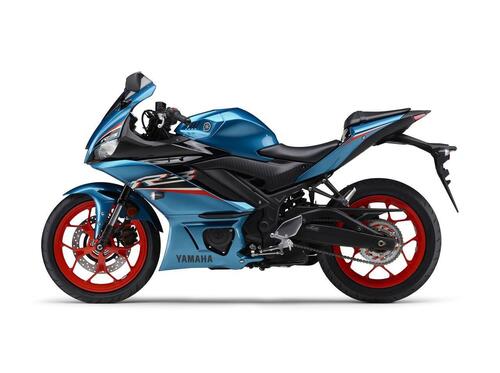 Yamaha YZF-R3, con il colore blu Cyan di tendenza (3)