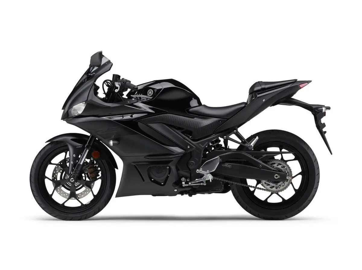 Yamaha YZF-R3, con il colore blu Cyan di tendenza