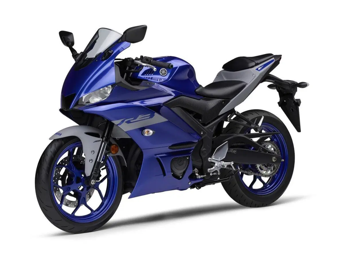 Yamaha YZF-R3, con il colore blu Cyan di tendenza (3)