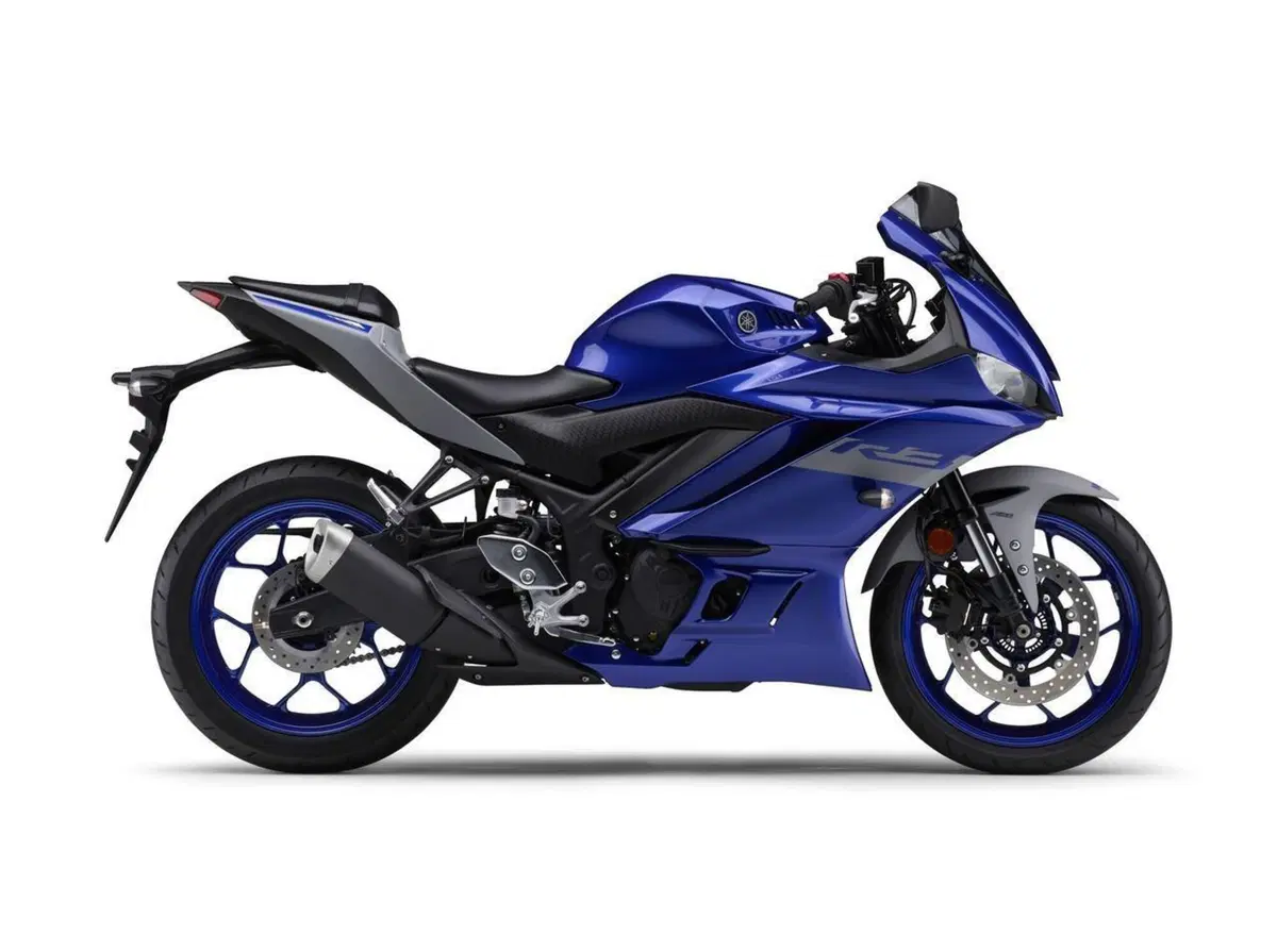 Yamaha YZF-R3, con il colore blu Cyan di tendenza