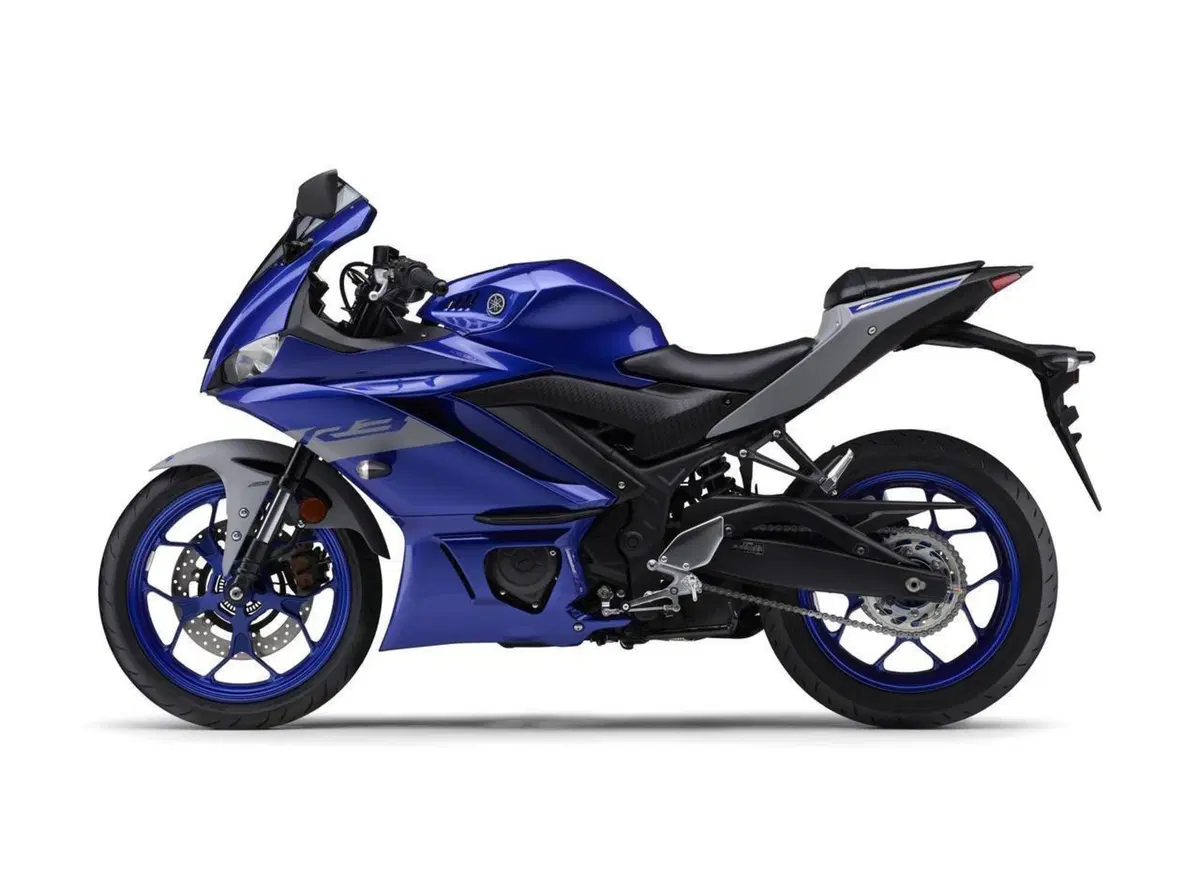 Yamaha YZF-R3, con il colore blu Cyan di tendenza (2)
