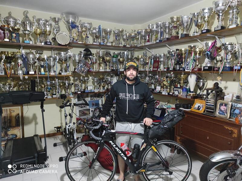 Antonio Mancuso e la sua bicicletta pronti per la partenza