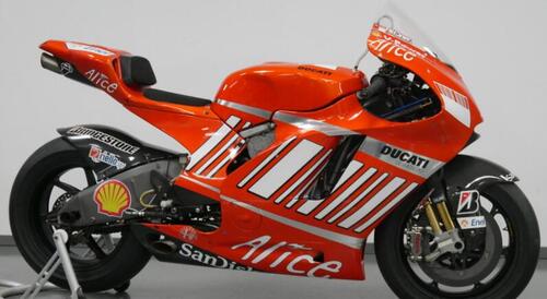 La Ducati Desmosedici GP8 di Casey Stoner è in vendita (sarà proprio quella del sorpasso di Rossi al Cavatappi?) (3)