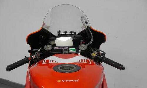 La Ducati Desmosedici GP8 di Casey Stoner è in vendita (sarà proprio quella del sorpasso di Rossi al Cavatappi?) (5)