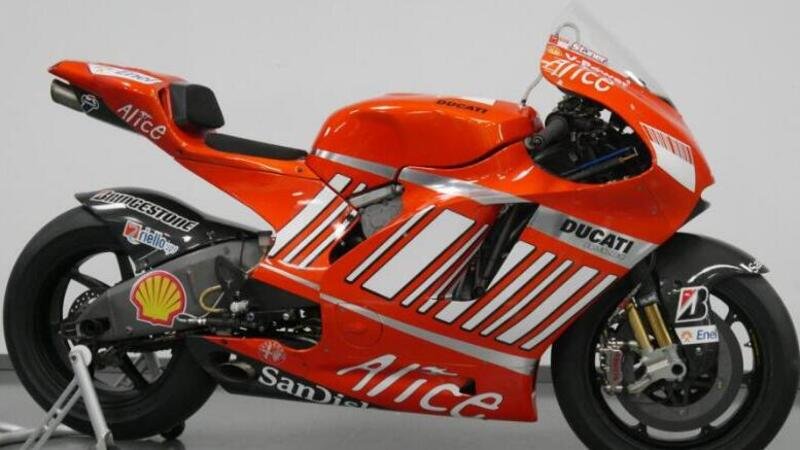 La Ducati Desmosedici GP8 di Casey Stoner &egrave; in vendita (sar&agrave; proprio quella del sorpasso di Rossi al Cavatappi?)
