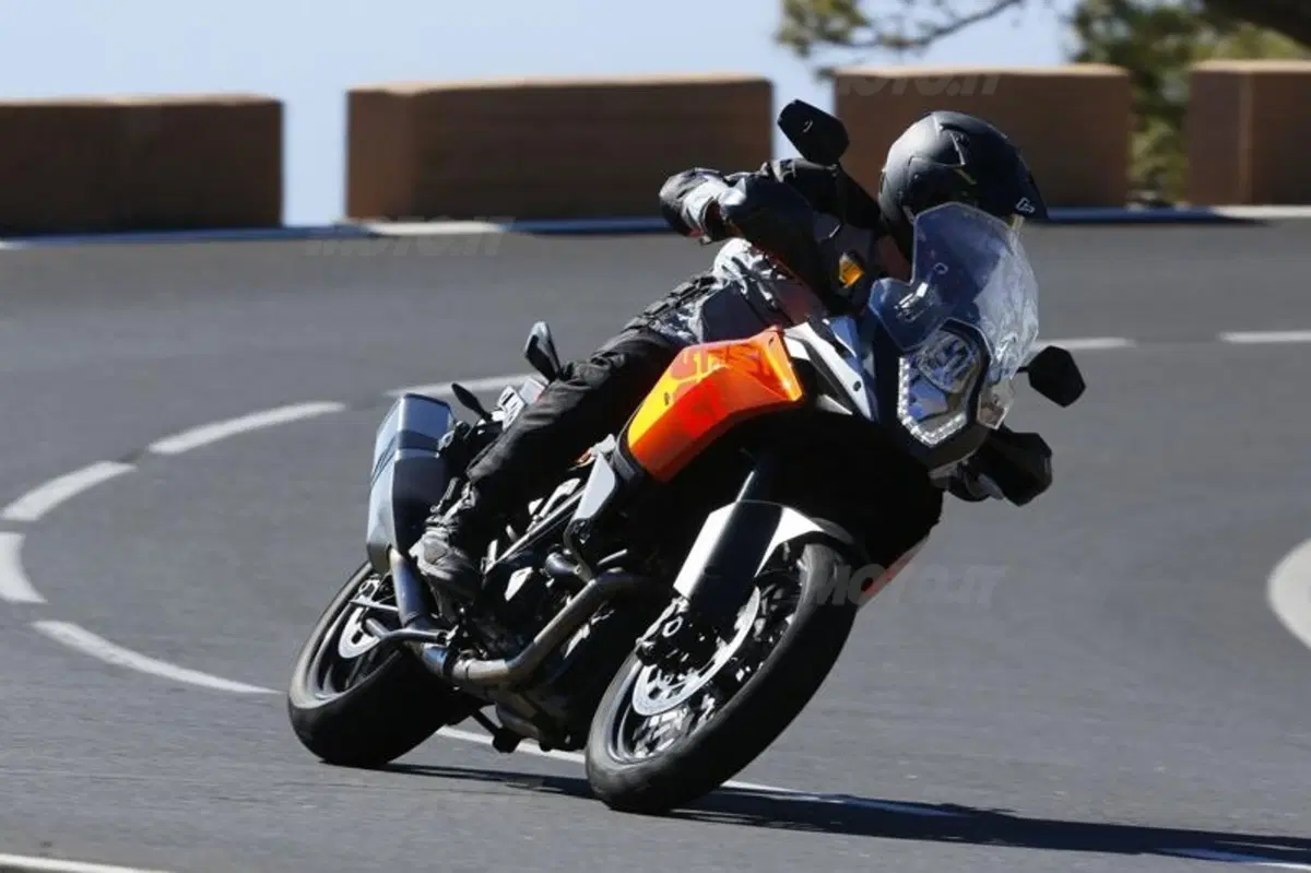 KTM 1190 Adventure   (5)