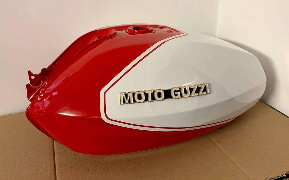 Vendo Serbatoio Moto Guzzi Sp Moto Guzzi A Milano Codice Moto It