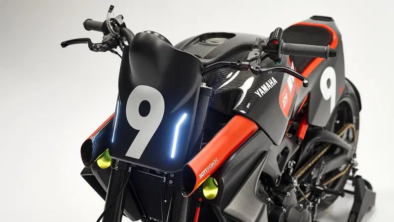 XR900 Carbona, una Yamaha XSR "Yard Built"