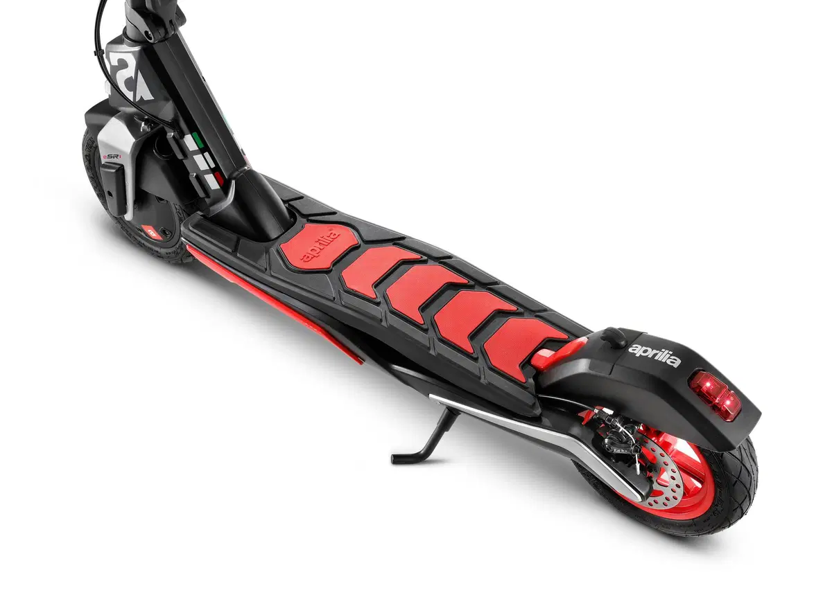 Aprilia eSR1, il primo monopattino della Casa di Noale (6)
