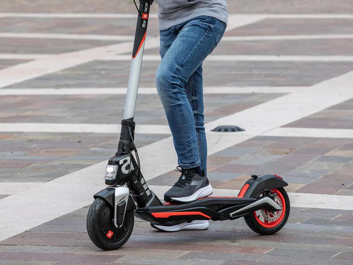 Aprilia eSR1, il primo monopattino della Casa di Noale (12)