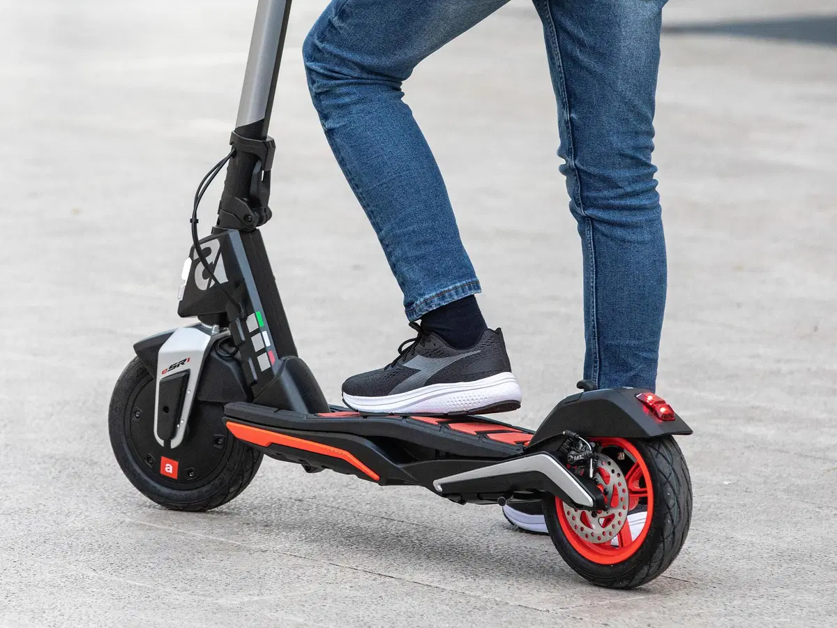 Aprilia eSR1, il primo monopattino della Casa di Noale (15)