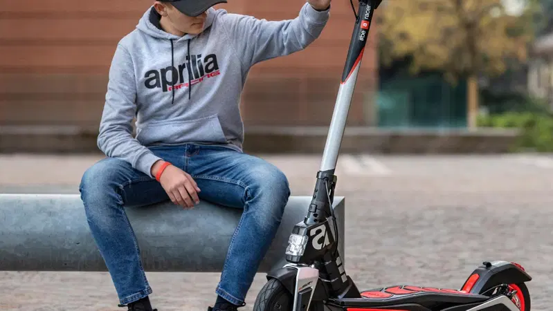 Aprilia eSR1, il primo monopattino della Casa di Noale