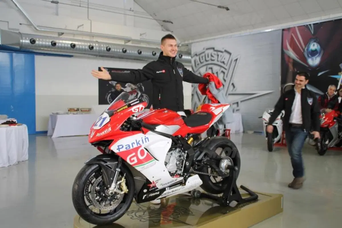 Supersport: presentata la MV Agusta F3 del Team ParkinGO (12)